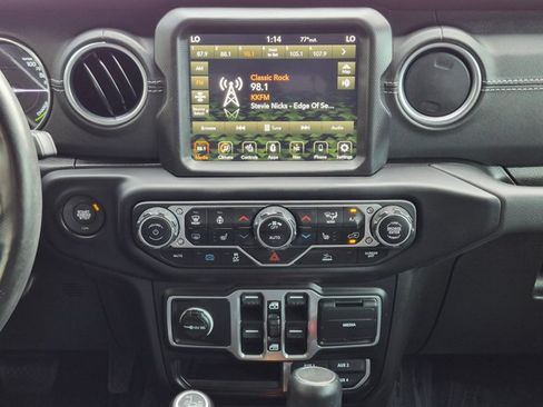 Used 2023 Jeep Wrangler Unlimited Sahara w/ Cold Weather Group AWD/4WD image 15