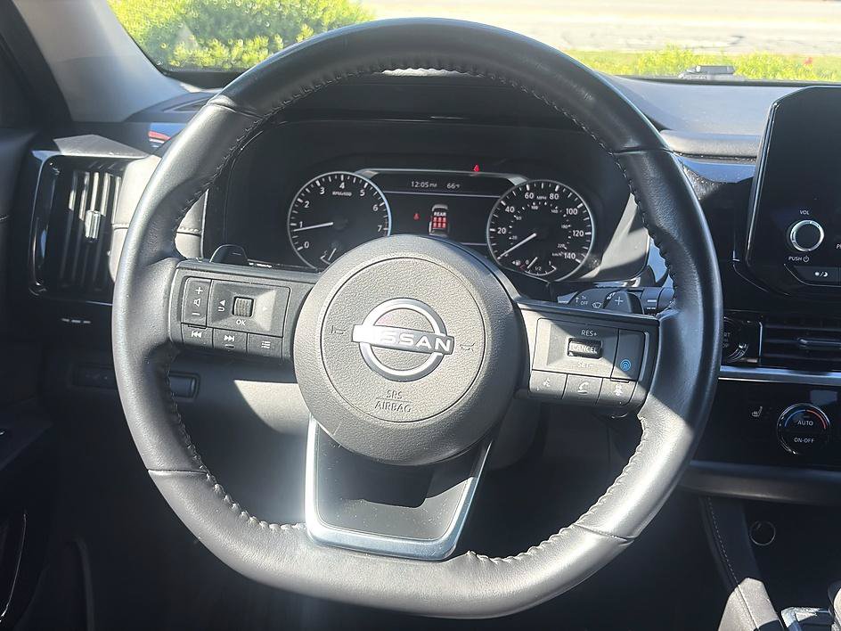 Certified 2025 Nissan Pathfinder SV FWD image 30