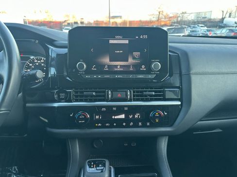 Used 2025 Nissan Pathfinder SV image 18