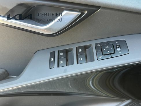 Certified 2024 Kia Niro Wind FWD image 12