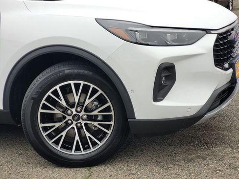 Certified 2023 Ford Escape SE w/ PHEV Premium Package image 6