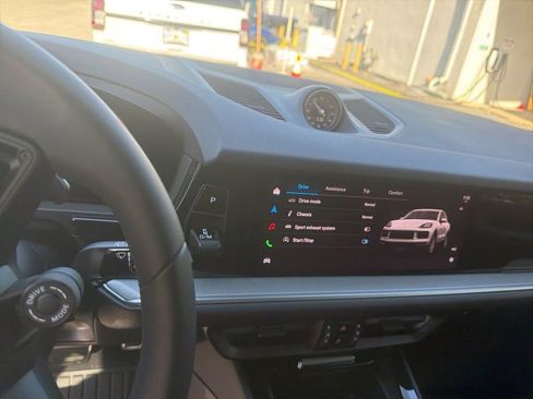 Used 2026 Porsche Cayenne S image 3