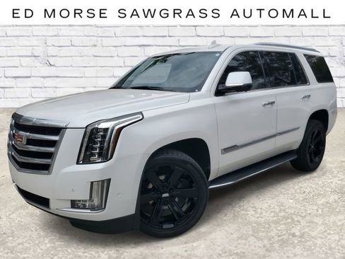 Used 2020 Cadillac Escalade Luxury image 1