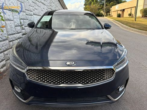 Used 2018 Kia Cadenza Premium image 2