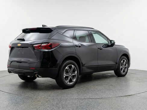 Used 2025 Chevrolet Blazer LT image 9