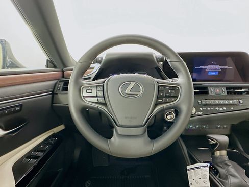 New 2025 Lexus ES 300h w/ Premium Package image 11