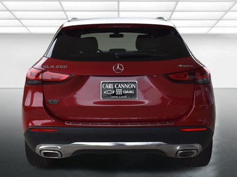Used 2021 Mercedes-Benz GLA 250 4MATIC w/ Premium Package image 11