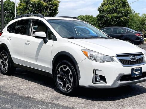 Used 2017 Subaru Crosstrek 2.0i Premium w/ Moonroof Package AWD/4WD image 38