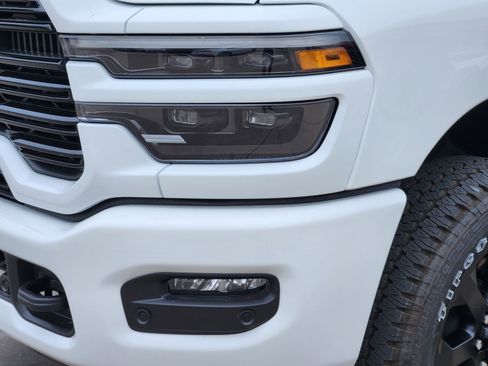 New 2026 RAM 2500 Laramie AWD/4WD image 10