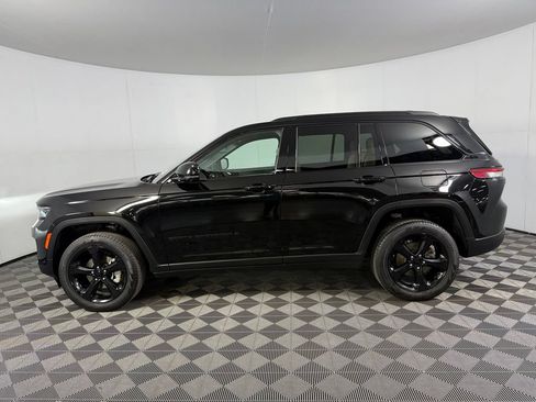 Certified 2025 Jeep Grand Cherokee Limited w/ Luxury Tech Group II AWD/4WD image 10