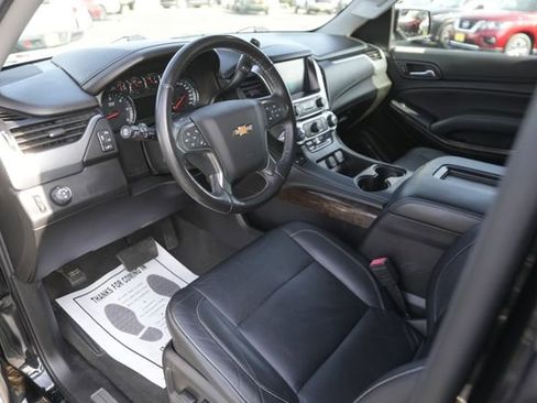Used 2020 Chevrolet Suburban LT w/ Luxury Package image 8