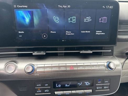 Used 2025 Hyundai Kona SEL FWD image 3