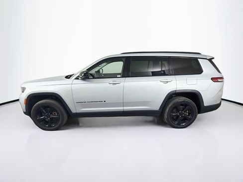 Used 2023 Jeep Grand Cherokee L Limited w/ Black Appearance Package AWD/4WD image 4