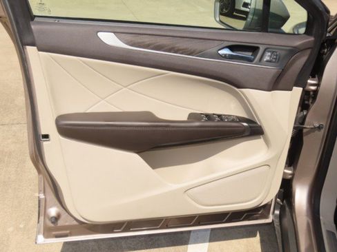 Used 2019 Lincoln MKC Reserve w/ MKC Climate Package FWD image 23