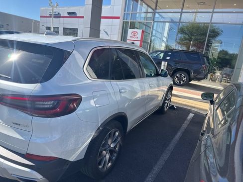 Used 2022 BMW X5 xDrive40i w/ Premium Package AWD/4WD image 5