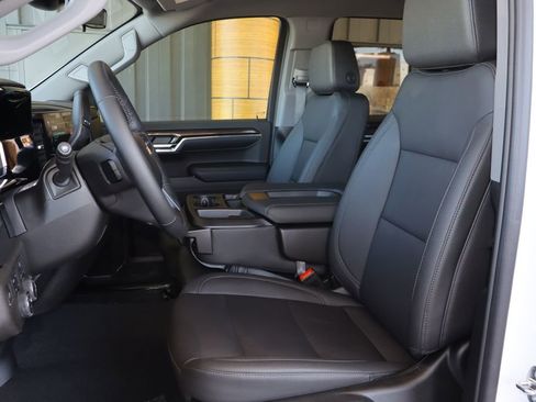 Used 2024 Chevrolet Silverado 1500 LT w/ Z71 Off-Road Package image 13