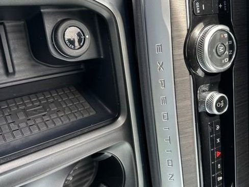 Used 2025 Ford Expedition Platinum w/ Platinum Ultimate Package AWD/4WD image 23