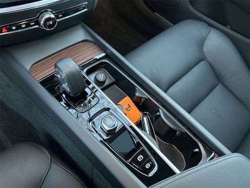 Certified 2024 Volvo V60 B5 Cross Country Plus image 22