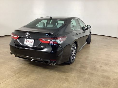 Used 2022 Toyota Camry SE FWD image 6