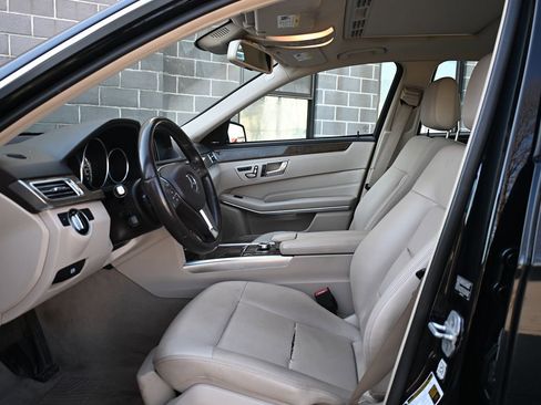 Used 2016 Mercedes-Benz E 350 4MATIC Sedan w/ Premium Package image 8