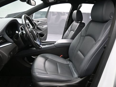 Used 2022 Buick Enclave Essence image 10