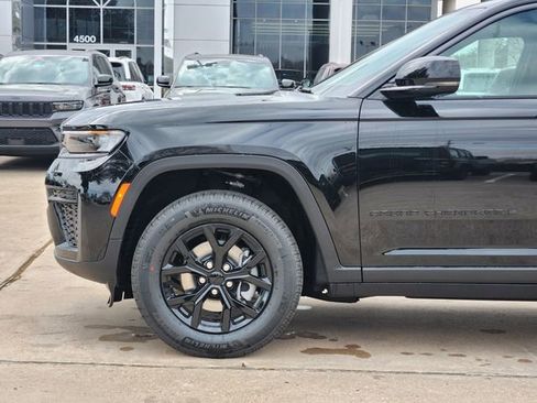 New 2026 Jeep Grand Cherokee Altitude image 6