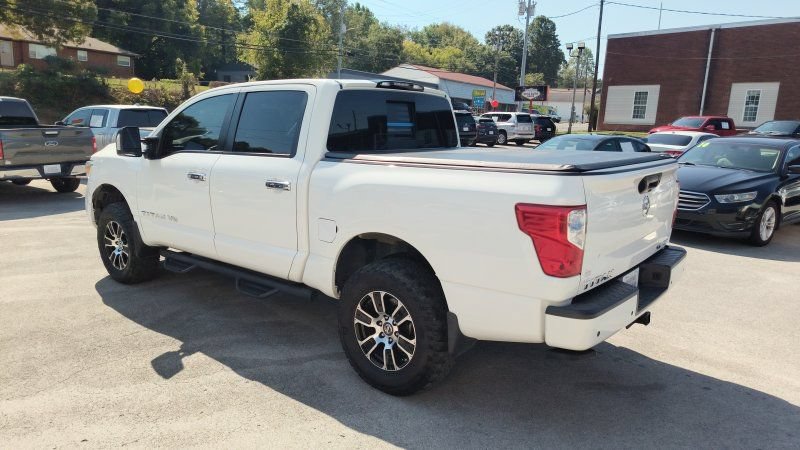 Used 2020 Nissan Titan SV w/ SV Convenience Package AWD/4WD image 3