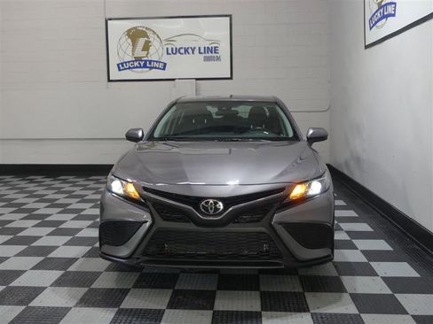 Used 2021 Toyota Camry SE FWD image 2