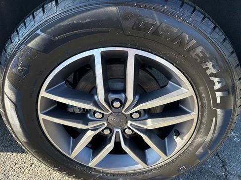 Used 2022 Jeep Grand Cherokee Limited w/ Tech Group image 10