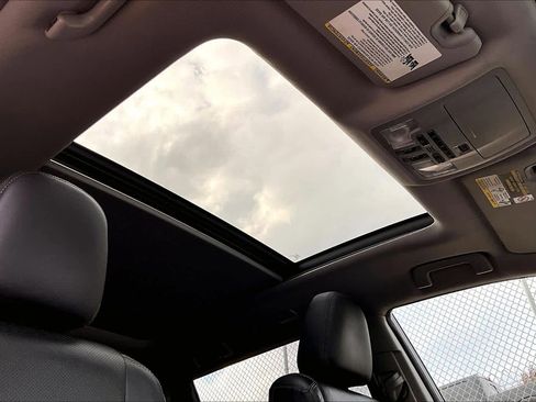 Used 2014 Toyota Highlander Limited Platinum image 14