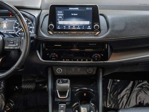 Used 2021 Nissan Rogue SV w/ Premium Package image 26