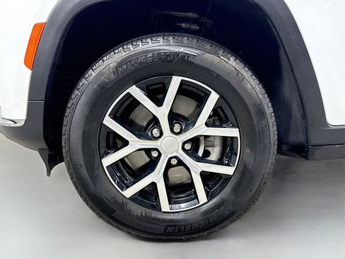 Used 2024 Jeep Grand Cherokee L Limited image 30