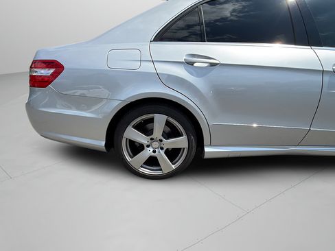 Used 2010 Mercedes-Benz E 350 Sedan image 34