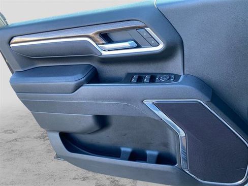 Used 2025 Chevrolet Silverado 2500 LT w/ Convenience Package image 19