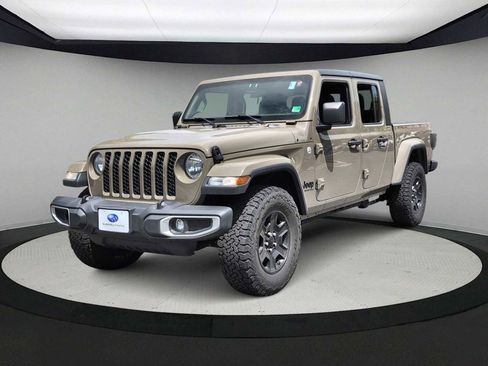 Used 2020 Jeep Gladiator Sport w/ Quick Order Package 24S AWD/4WD image 4