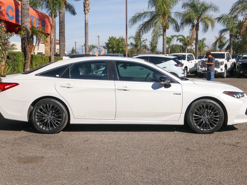 Used 2020 Toyota Avalon XSE image 10