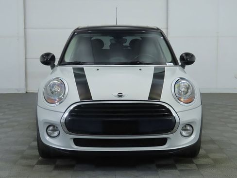 Used 2016 MINI Cooper 4-Door Hardtop image 2