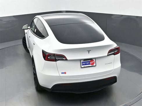 Used 2023 Tesla Model Y Long Range image 31