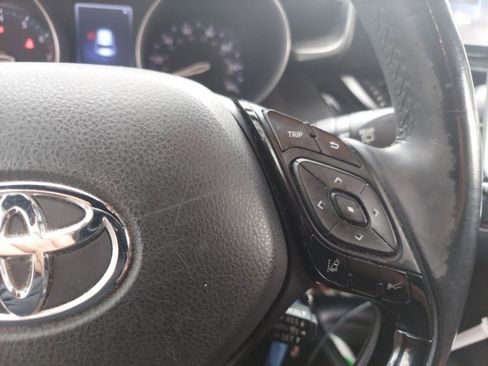 Used 2018 Toyota C-HR XLE image 9