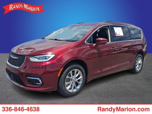 Used 2022 Chrysler Pacifica Touring-L w/ Uconnect Theater Family Group AWD/4WD image 1