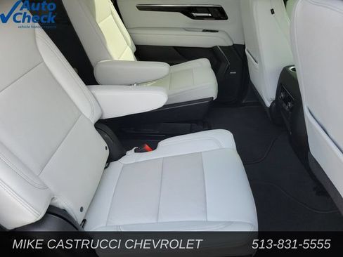 Used 2025 Chevrolet Suburban Premier AWD/4WD image 29