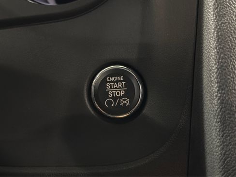 Used 2014 Dodge Challenger R/T RWD image 31