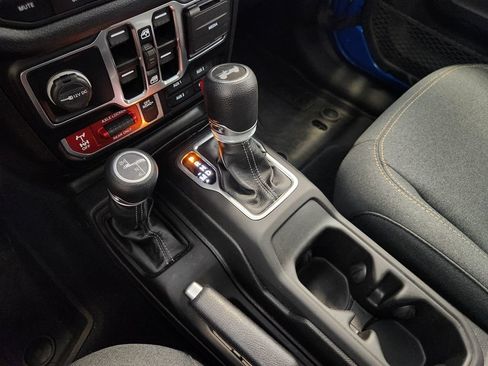 Used 2024 Jeep Wrangler Unlimited Sport AWD/4WD image 19