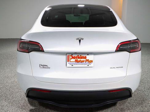 Used 2023 Tesla Model Y Long Range image 8