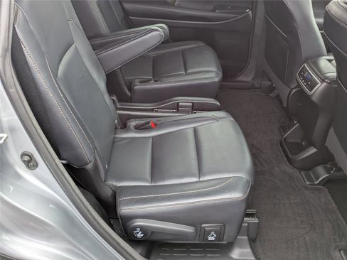 Used 2016 Toyota Highlander XLE FWD image 23
