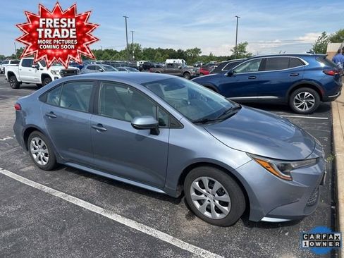 Used 2021 Toyota Corolla LE FWD image 3