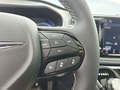 Used 2024 Chrysler Pacifica Limited w/ S Appearance Package FWD image 24