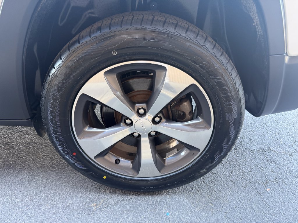 Used 2019 Jeep Cherokee Limited w/ Luxury Group AWD/4WD image 47