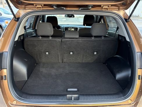 Used 2020 Kia Sportage LX image 11