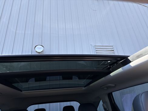 Used 2024 Kia Sorento S w/ Panoramic Sunroof Package image 30